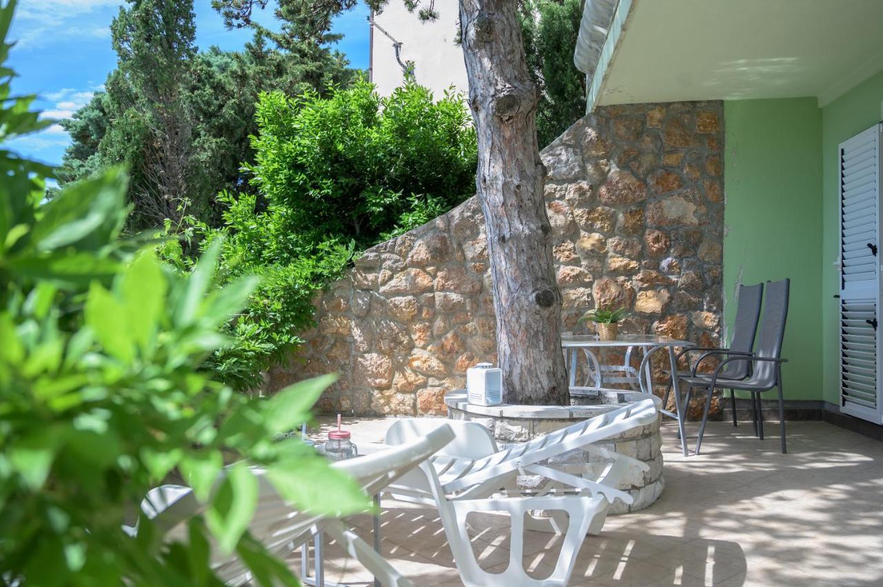 Beachfront Apartments Carlo Karlobag Exterior photo