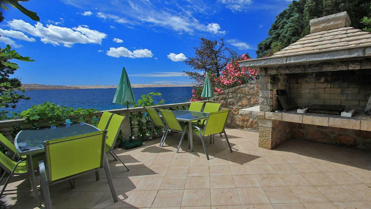 Beachfront Apartments Carlo Karlobag Exterior photo