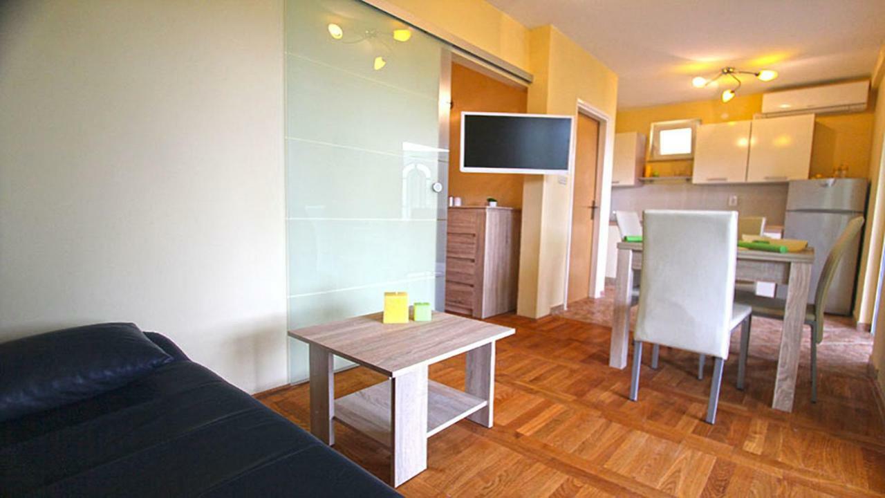 Beachfront Apartments Carlo Karlobag Exterior photo